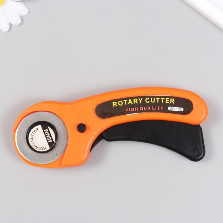 Set for patchwork: rubber mate A4, ruler 15x15cm, disk, layout knife+blades in the folder 96041-5