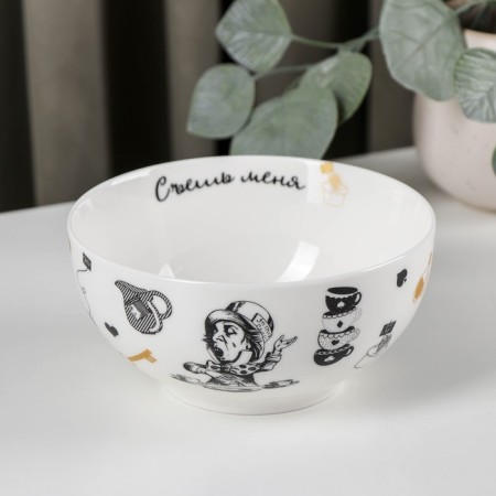 Porcelain Salenik "Crazy tea party", 610 ml, D = 14 cm