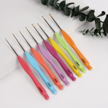 A set of hooks for knitting, with a plastic handle, d = 0.8-2 mm, 8 pcs, color colorful color