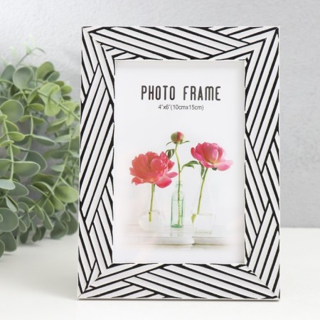 Photo frame plastic 10x15 cm "Black lines on white" 18.5x13.5 cm