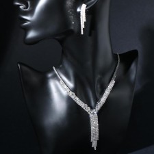 Set 2 objects: earrings, necklace 
