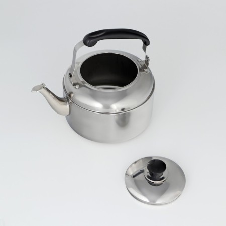 A kettle with a stainless steel whistle, 3.6 liters, the color is chrome-5