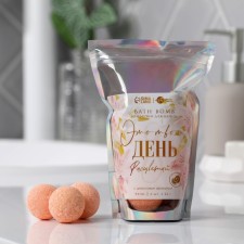 A set of bath bombs 