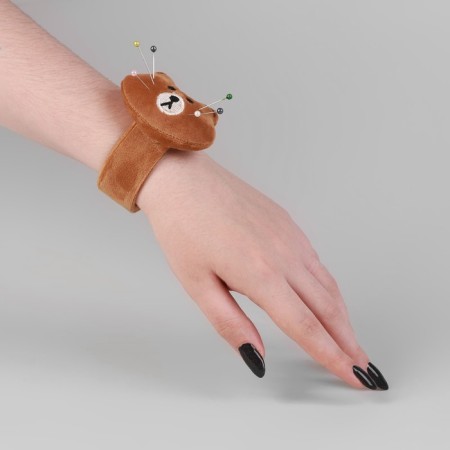 Needle on the bracelet "Bear", 23 × 6.5 cm, brown color-1