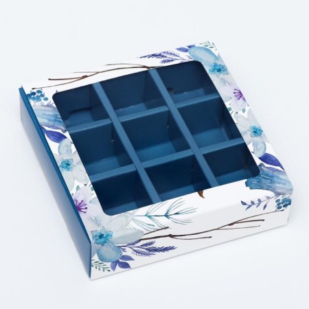 Box for 9 sweets with a shell "blue flowers" with a window of 14.5 x 14.5 x 3.5 cm