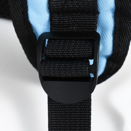 A backpack for carrying animals with a viewing window, blue-9