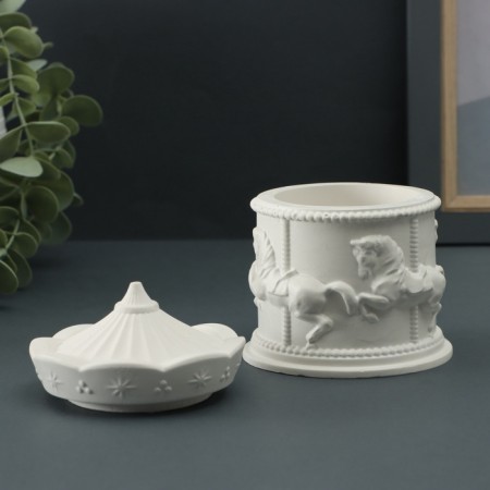 Casket with a carousel cover 10x8cm, white-2