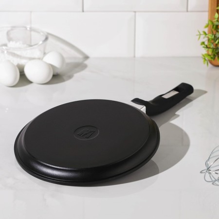 Pancakes “Prestige”, D = 22 cm, plastic handle, anti -stick coating, black color-1