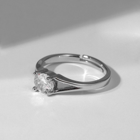 The ring "Classic" is the crystal minimalistic, the color is white in silver, dimensionless-4