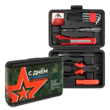 A set of tools in the Case Lom 