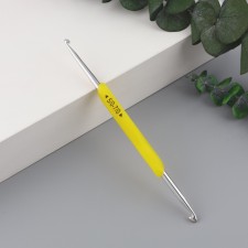 Knitting hook, bilateral, with silicone handle, d = 5/7 mm, 13.5 cm, yellow color