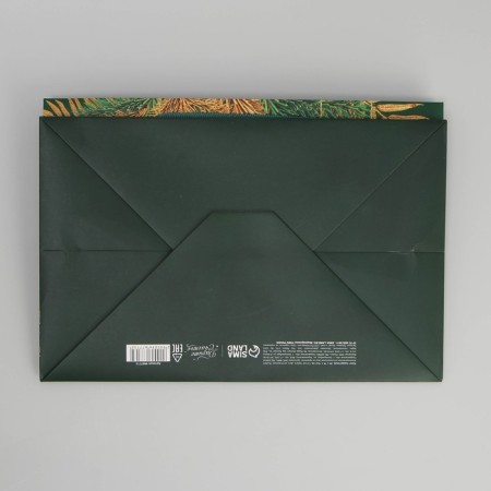 Gift package with a wide bottom "Luxurious New Year", 20 x 14 x 13.2 cm, New Year-5