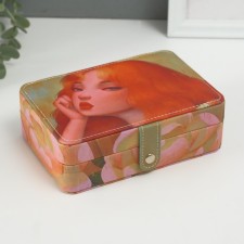Casket to the leatherette for jewelry 