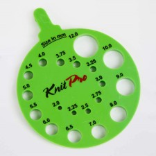 A ruler for determining the size of KnitPro spokes, round green 10992
