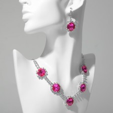 Set 2 objects: earrings, necklace 