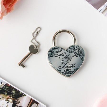 Wedding castle with the key "Council and love."-1