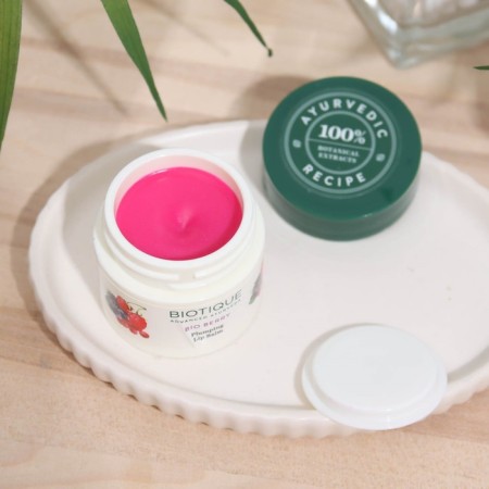 Lip balm "Biotique", "berries" 12 g-1