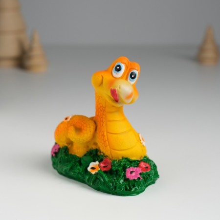 Polystone souvenir "Orange snakes with flowers on the grass" 6x5.8x8.8 cm