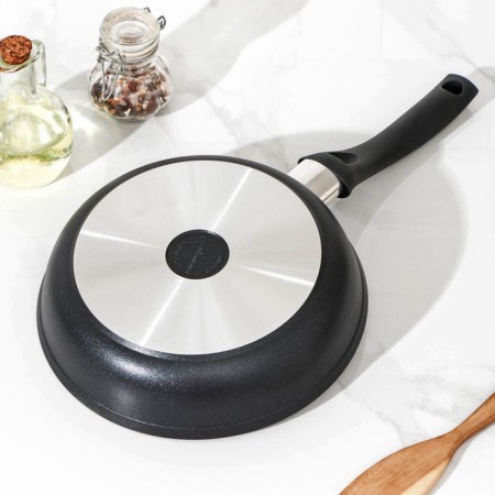The “Tradition” pan, d = 22 cm, a plastic handle, a glass cover, a thickened bottom, anti -stick coating, black color-2