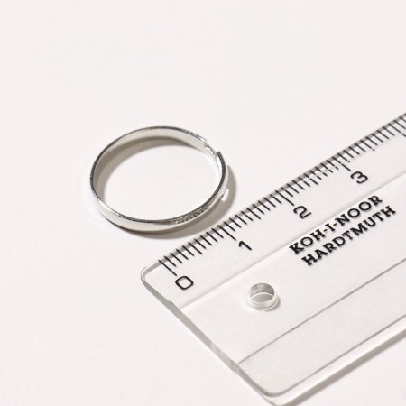 The base for the ring is adjustable (set 5 pcs.), The color is silver-1