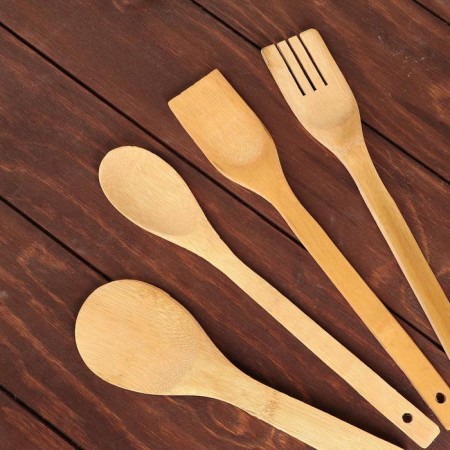 A set of kitchen supplies, 4 items, on a stand-3