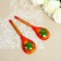 A spoon of wooden "rubella", a half -bacon, a red background