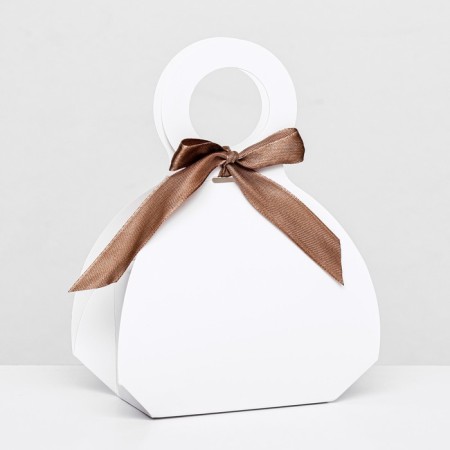 The box is folding, with a bow and a pen, white, 18 x 12 x 8 cm