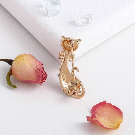 Brooch "cat" Musya, white color in gold-2