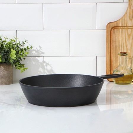 Svetnik pan, d = 26 cm, h = 6.5 cm, without a lid, anti -stick coating, black color