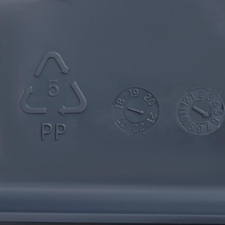 A plastic bucket for washing windows, 18 liters, 46 × 37 × 28 cm 075915-4