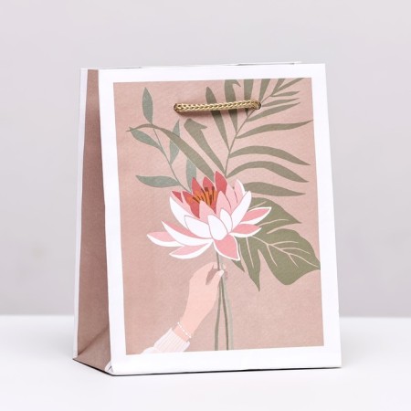Gift package "Flower with petals", 11.5 x 14.5 x 6.5 cm