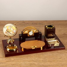 Table 6B1 set (block d/papers, submitted. D/print, pencil case, clock, business card holder, globe)