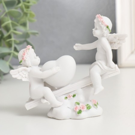 Polystone souvenir "Angels in pink wreaths swing on a rocking chair" 10x11x4.5 cm