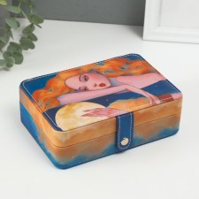 Casket to the leatherette for jewelry 