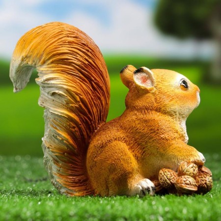Garden figure "Squirrel with nuts" 17x8.5x16cm-2