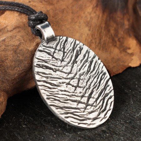 Scarabian amulet with a carbonic stone, 30x47 mm, metallic-3