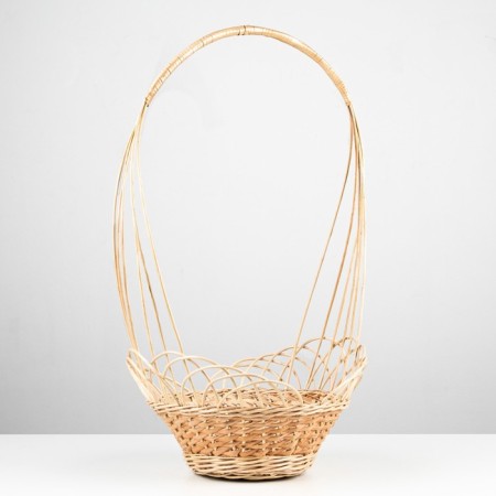 A basket with a fan -shaped pen, d = 27, 51cm-1
