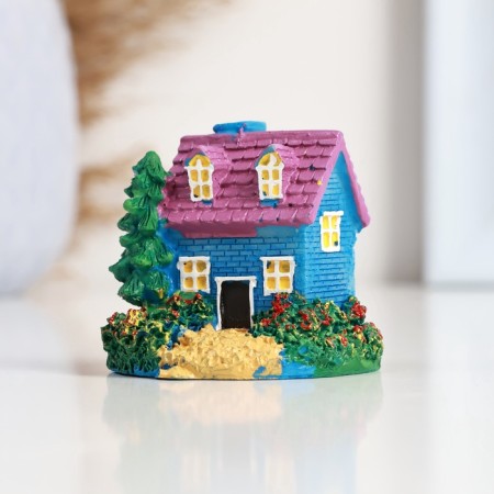 Figure "House on the edge" 5x4x6cm
