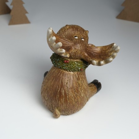 Souvenir Polystone "Losik Smile in a spruce wreath with a bow and bell" sits 13.5x11x16 cm 10325-3