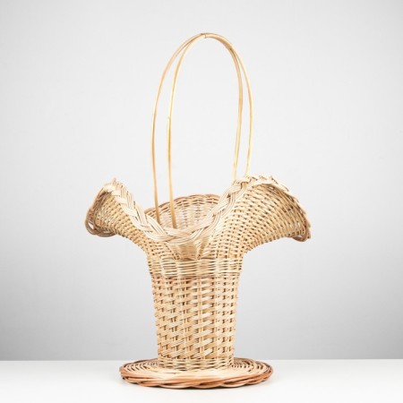 The basket of the arrangement is stubborn, D = 44 cm, 37x34 cm