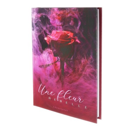 The diary is low on the stitch, A5, 160 sheets, cardboard 7BC, matte lamination, selective varnish "Delicate flower"-1