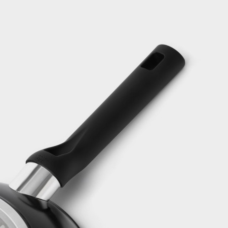 Pan Magistro Warrior, D = 28 cm, h = 5.3 cm, Soft-Touch handle, anti-stick coating, induction-4