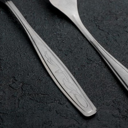Tree table "silhouette", h = 20 cm, thickness of 1 mm, simplified processing, silver color-1