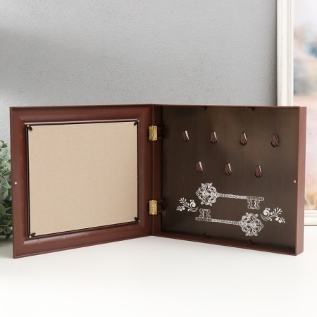 Key closed "megapolis" 26.5x31.5 cm nut-2
