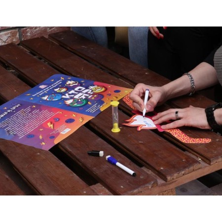 Fascinating board game "Who am I?" 6 glasses, 2 laid -erased markers, sand clock 1 min-4