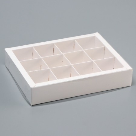 Box for 12 sweets, 19 x 15 x 3.5 cm. Confectionery packaging