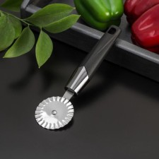 Knife for pizza and dough the deed 