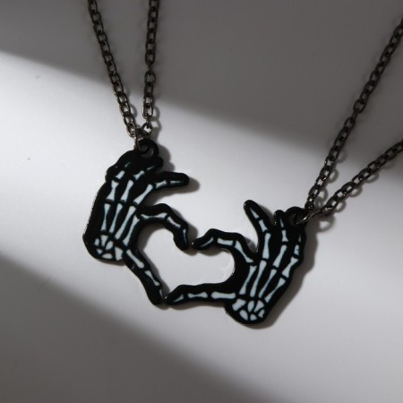 A pendant on a chain of "sin" 9 x 12.4 cm-1