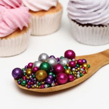 Sprinking confectionery with glitter 