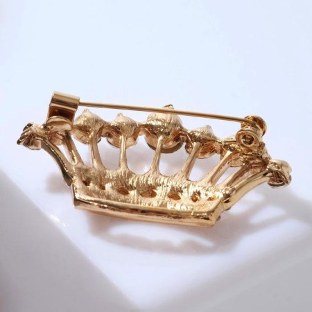 Brooch "Queen Crown", white color in gold-1